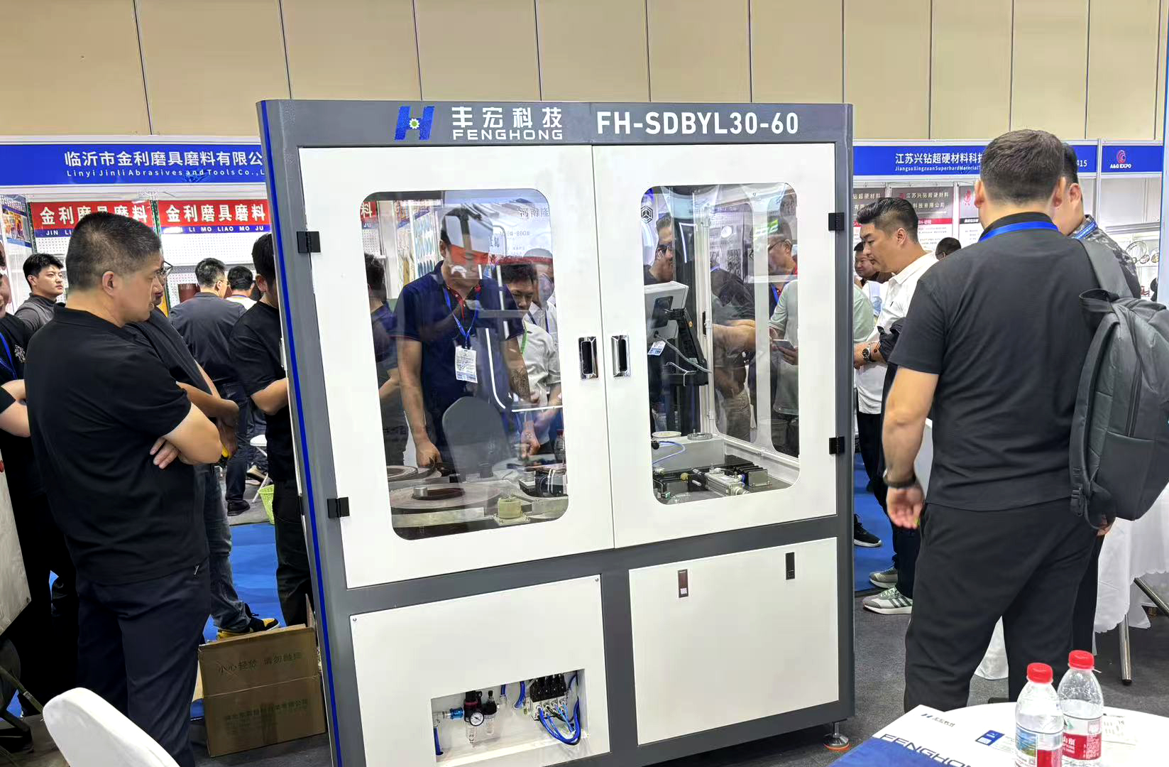 三磨展豐宏科技展位前人頭攢動